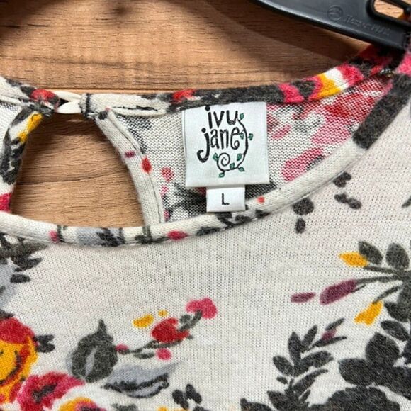 Ivy Jane large floral top - Picture 3 of 3
